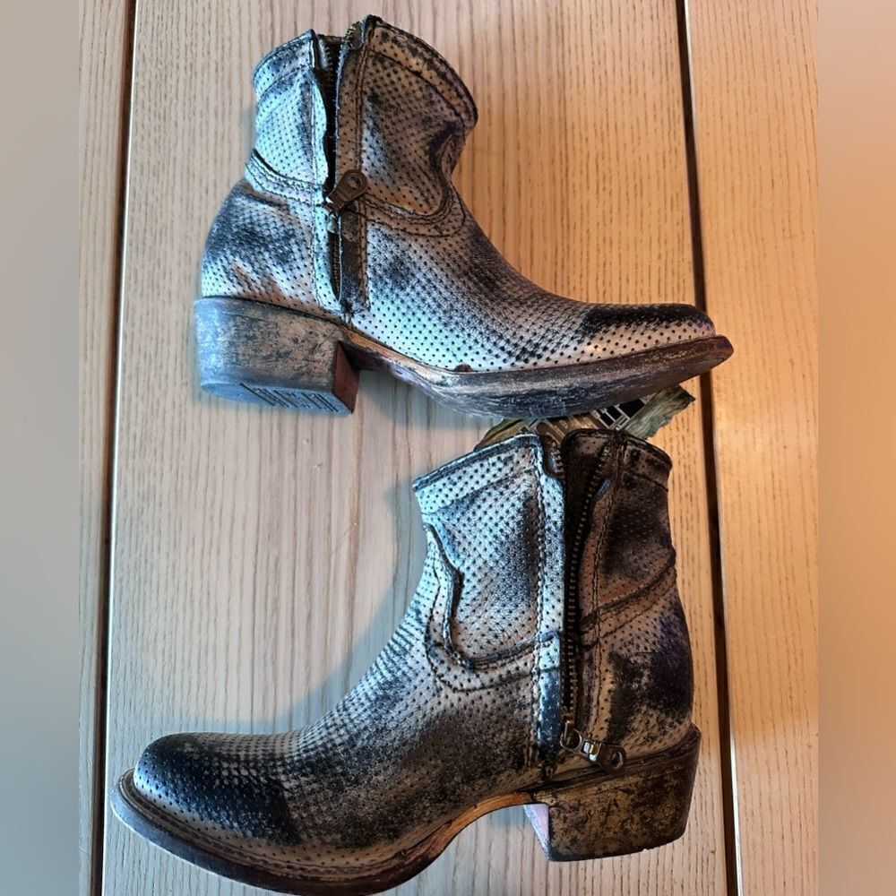 Corral Perforated Leather Ankle Boot Bootie in Tan Chocolate - Size 5 NWT NWOB - Picture 5 of 11